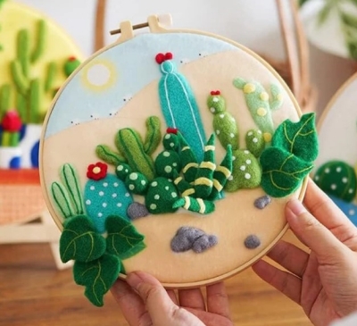 https://www.craftionary.net/wp-content/uploads/2024/10/diy-cactus-embroidery-3d-felting.jpg