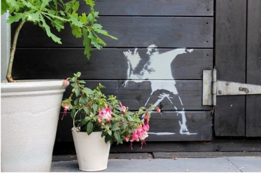 how-graffiti-garden-shed-banksy