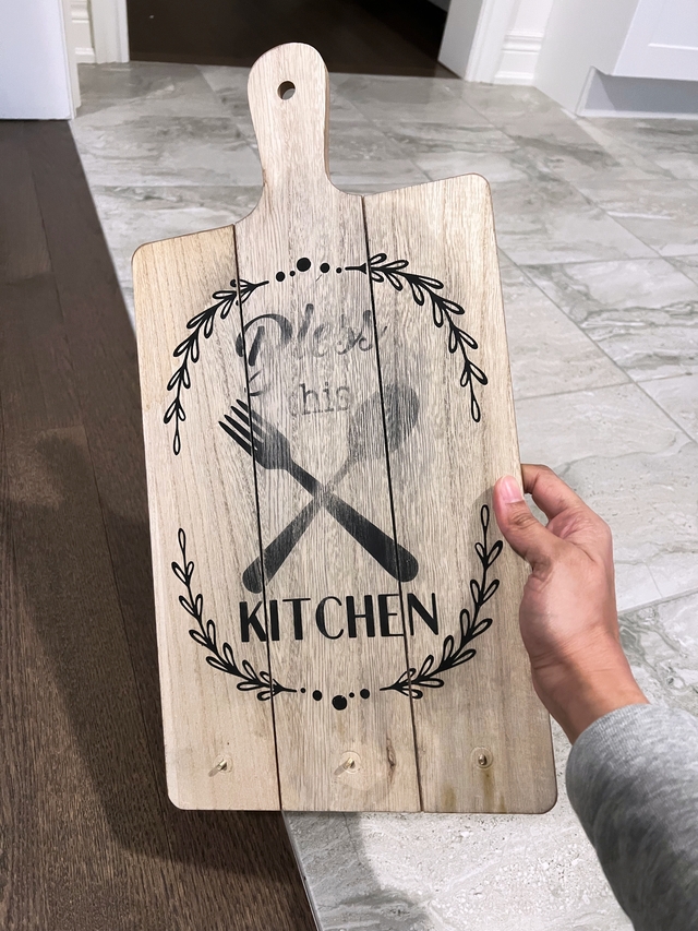 kitchen-decor-hanging-chopping-board