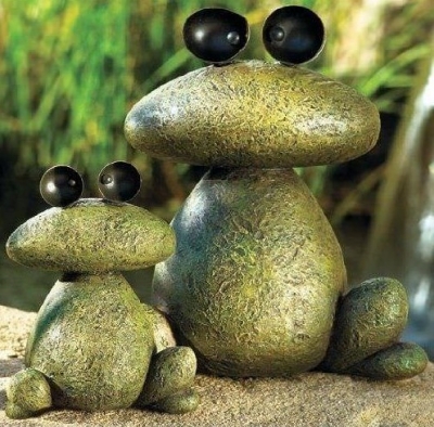 Arrange your rocks in creative patterns such as a frog