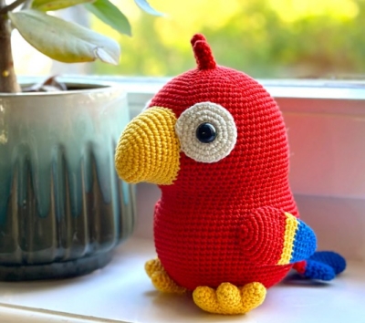 crochet-poco-the-parrot-with-this-free-pattern