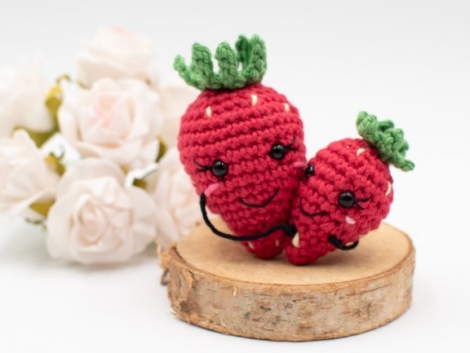 cute-amigurumi-strawberry-pattern-for-mothers-day