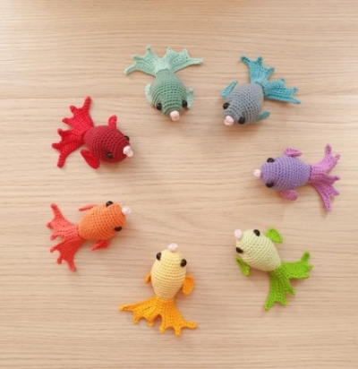 kissy-fish-a-free-crochet-pattern-by-critter-stitch