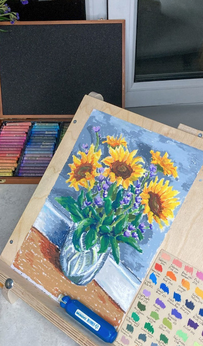 Draw-Sunflowers-in-a-Vase-with-Pastels