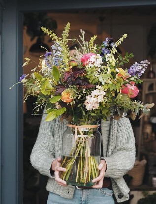 Elegance with wildflowers