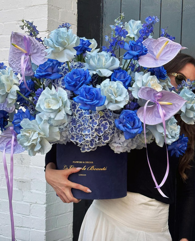 magnificient-blue-and-white-arrangement