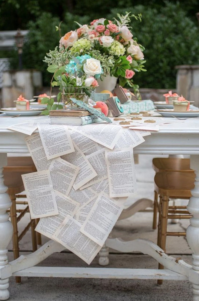 Book-Pages-Table -Runner