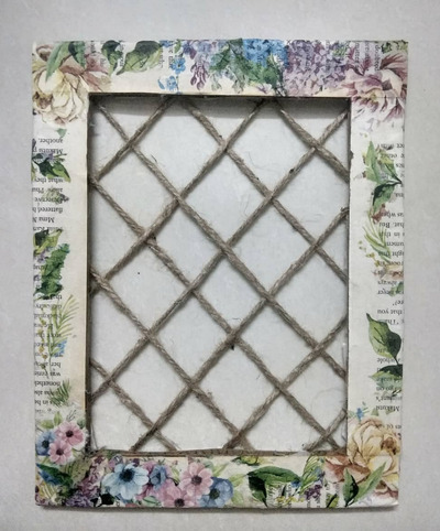 Photo-Frame-Using -Old-Book-Pages