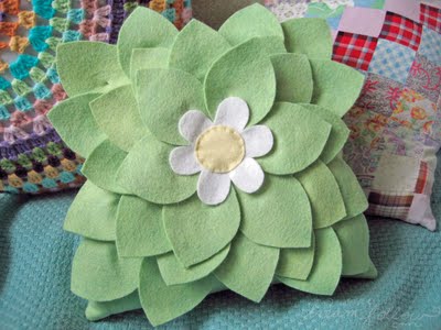 felt-leaf-pillow-tutorial