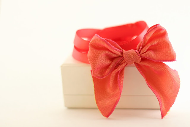 bow bracelet