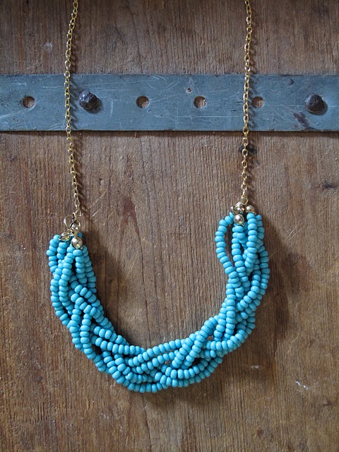beaded-blue-necklace-diy