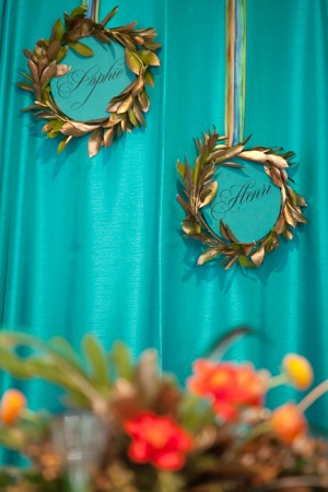 party-hanging-leaf-wreath