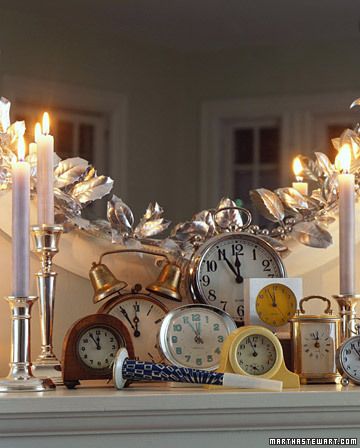 clocks-ringing-together-new-year-eve-party-ideas