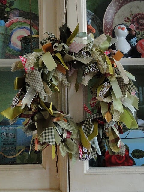 diy-fabric-scraps-wreath